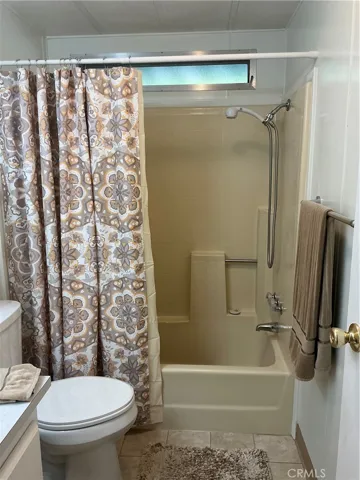Hall bath/tub-n-shower