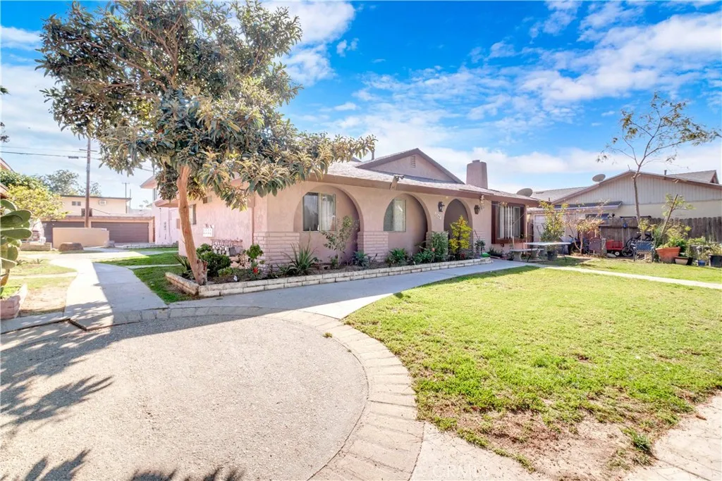 2044 S Nautical Street, Anaheim, California 92802 home-pic-2