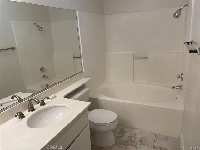 19431 Rue De Valore 28f, Lake Forest, California 92610
