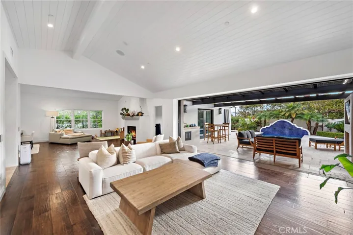 570 Center Street, Laguna Beach, California 92651
