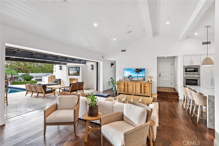 570 Center Street, Laguna Beach, California 92651