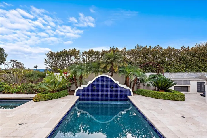 570 Center Street, Laguna Beach, California 92651
