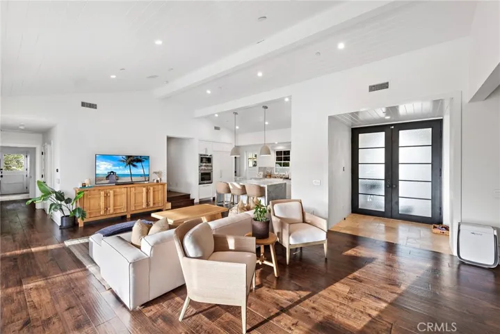 570 Center Street, Laguna Beach, California 92651