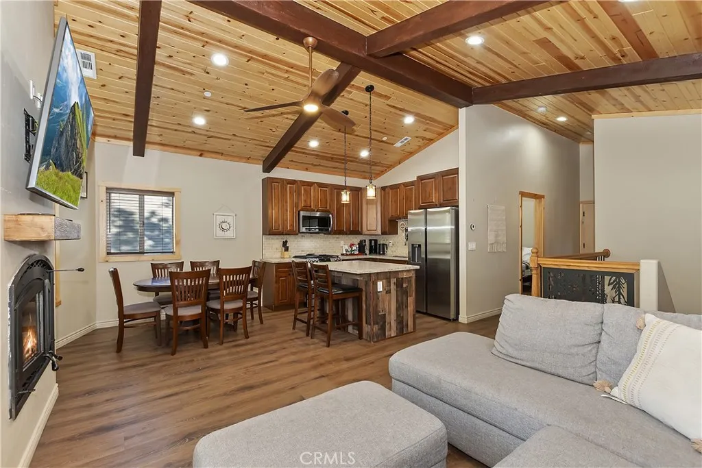 321 Hilltop, Big Bear City, California 92314 home-pic-7