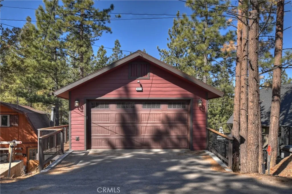 321 Hilltop, Big Bear City, California 92314 home-pic-4