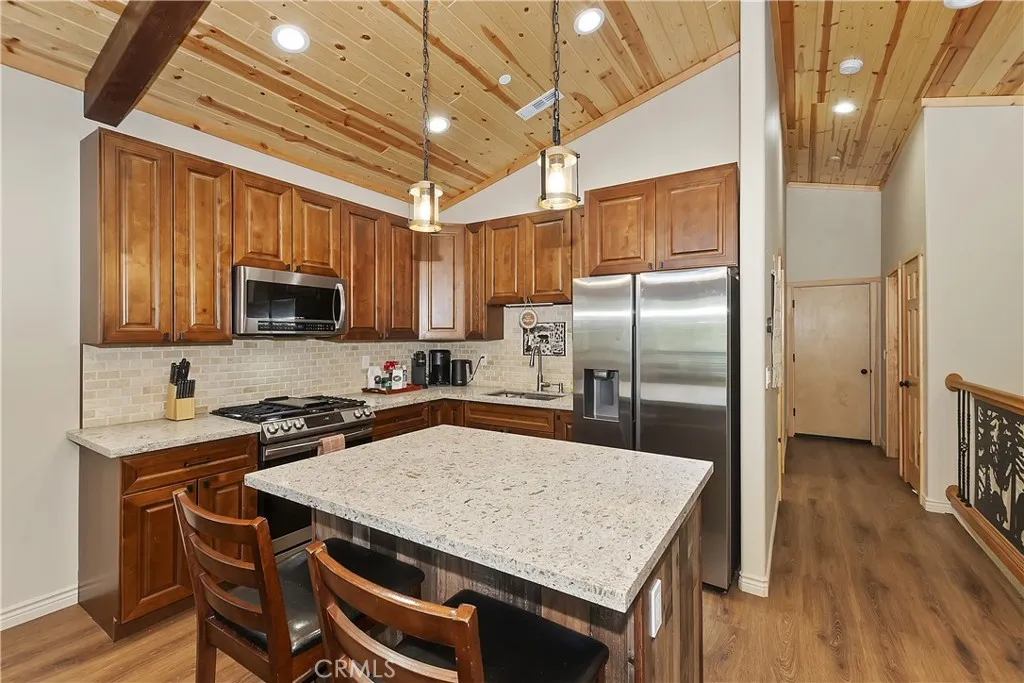 321 Hilltop, Big Bear City, California 92314 home-pic-13