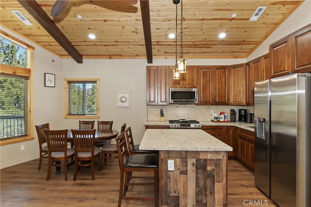 321 Hilltop, Big Bear City, California 92314 home-pic-15