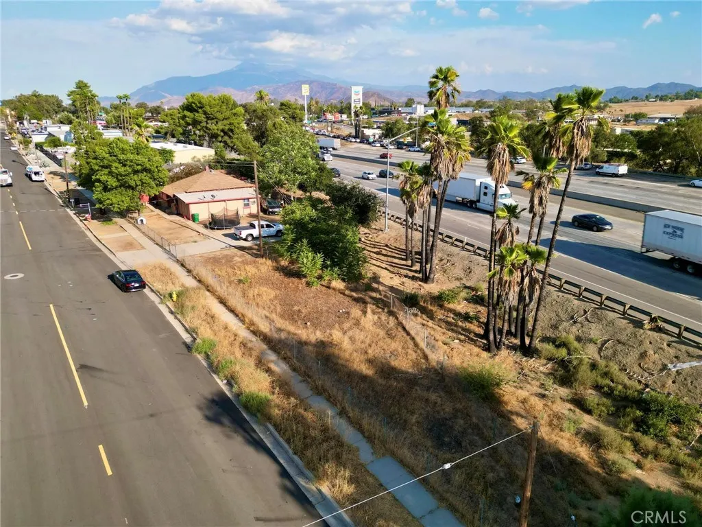207 E 5th Street, Beaumont, California 92223 home-pic-46