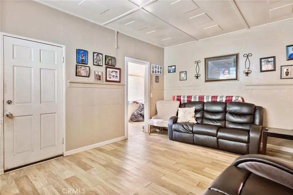 207 E 5th Street, Beaumont, California 92223 home-pic-6
