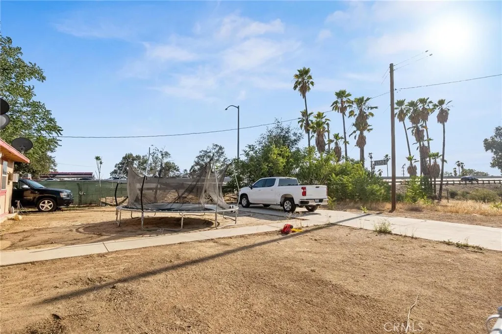 207 E 5th Street, Beaumont, California 92223 home-pic-5