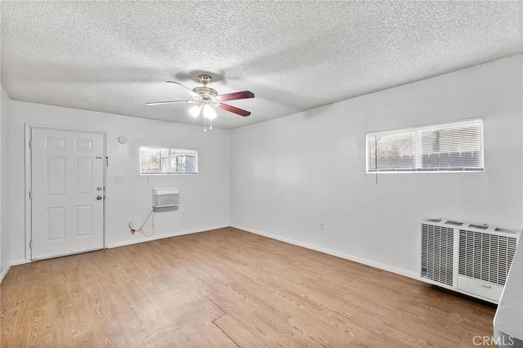 207 E 5th Street, Beaumont, California 92223 home-pic-32