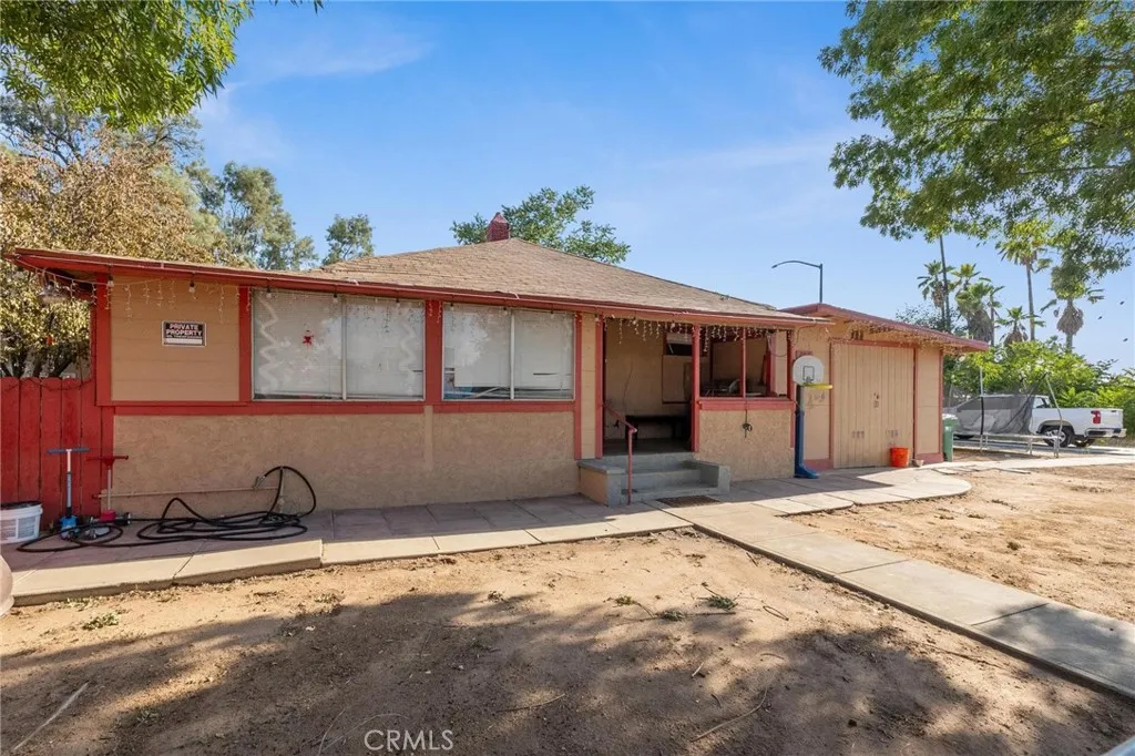 207 E 5th Street, Beaumont, California 92223 home-pic-2