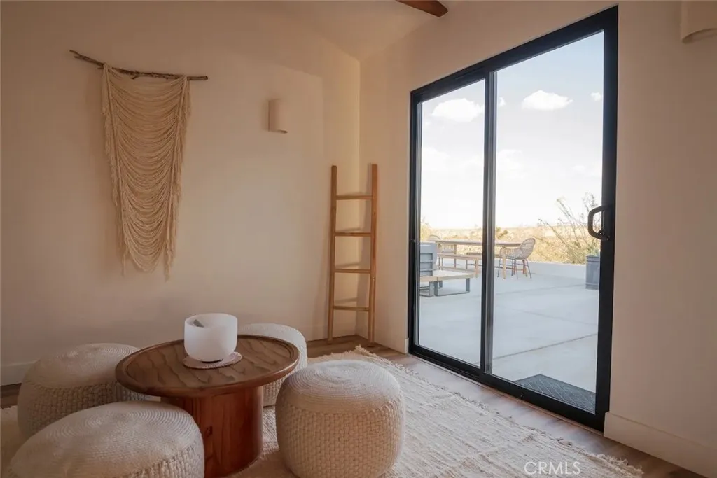 571 Ripon Avenue, Yucca Valley, California 92284 home-pic-12