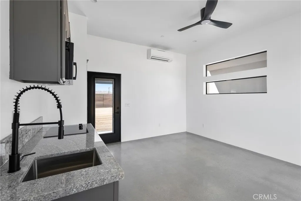 5090 1st Street E, Joshua Tree, California 92252 home-pic-9