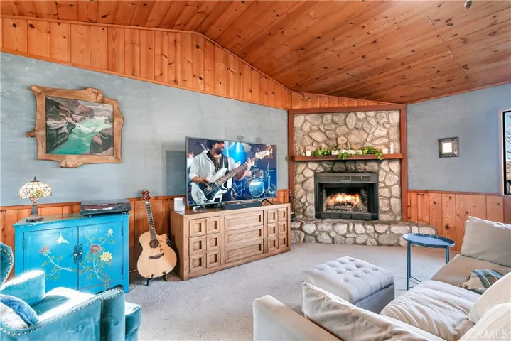 457 Darfo Drive, Crestline, California 92325
