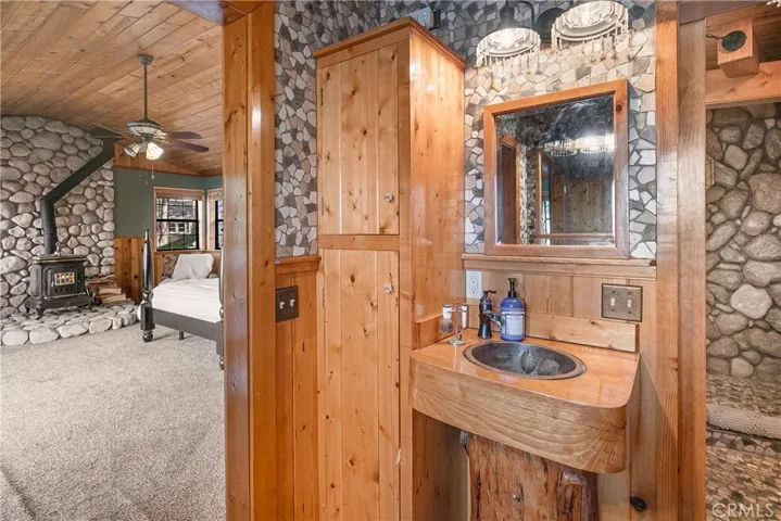 457 Darfo Drive, Crestline, California 92325