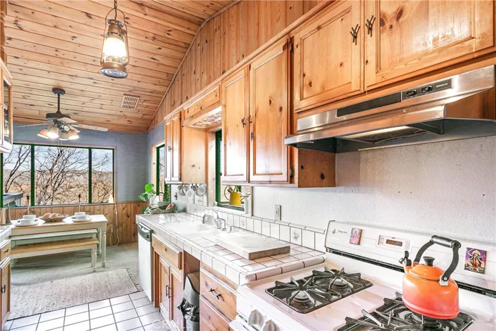 457 Darfo Drive, Crestline, California 92325