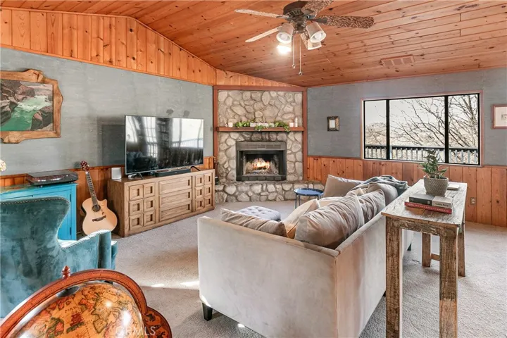 457 Darfo Drive, Crestline, California 92325