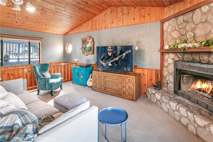 457 Darfo Drive, Crestline, California 92325