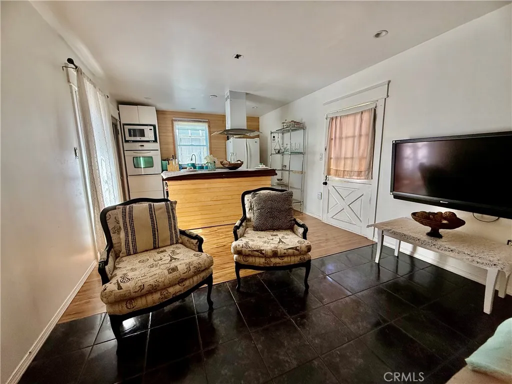 1532 N Ontario Street, Burbank, California 91505 home-pic-8