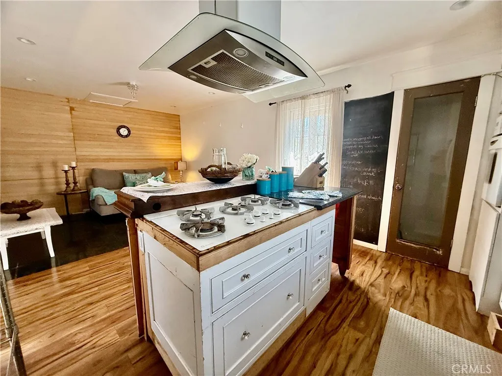 1532 N Ontario Street, Burbank, California 91505 home-pic-4