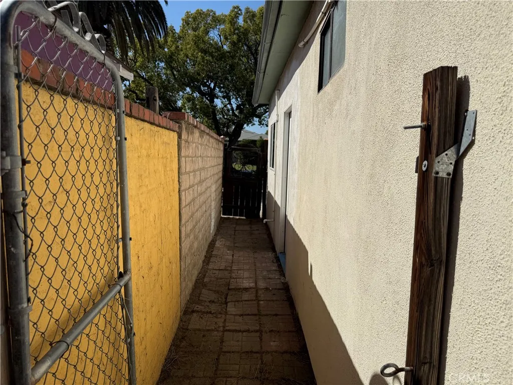 1532 N Ontario Street, Burbank, California 91505 home-pic-31