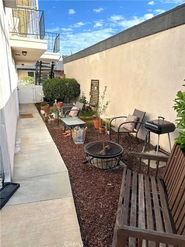Side yard unit B