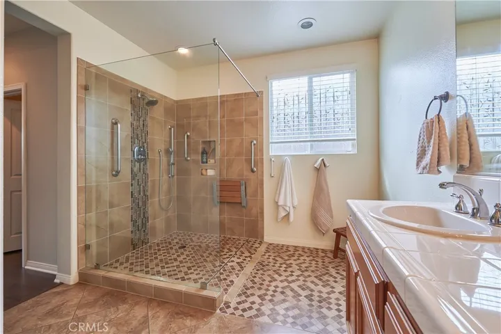 Upgraded spa like shower.