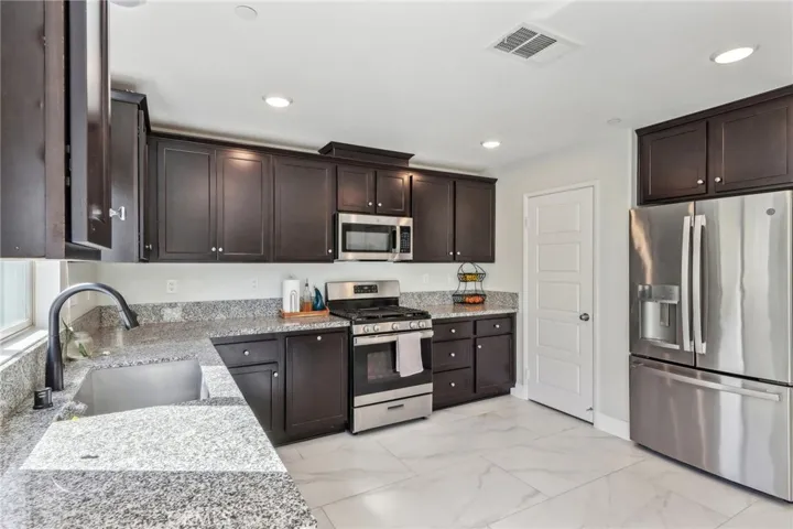32901 Middlegate Place, Lake Elsinore, California 92530