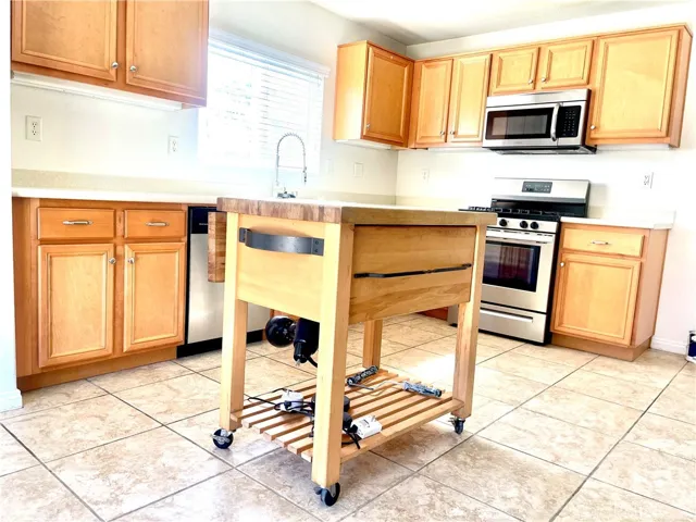 13118 Cerritos Court, Hesperia, California 92344