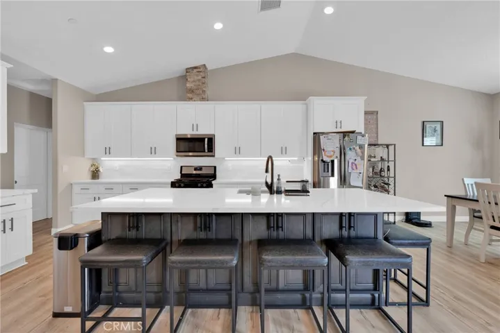 22445 Pacific Street, Apple Valley, California 92308