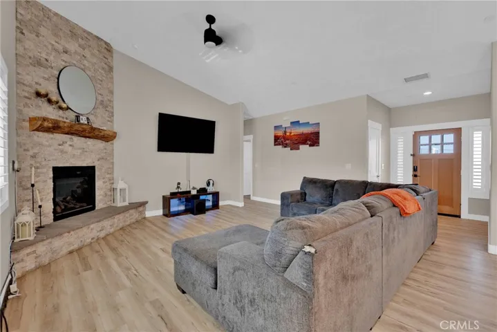 22445 Pacific Street, Apple Valley, California 92308