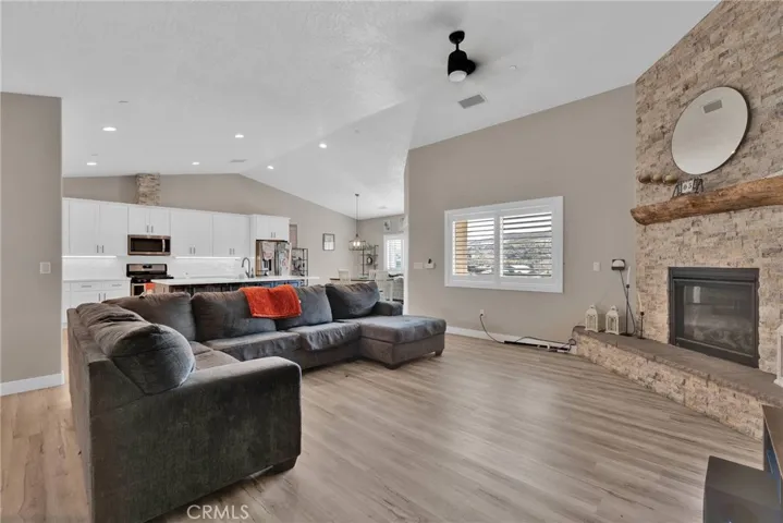 22445 Pacific Street, Apple Valley, California 92308