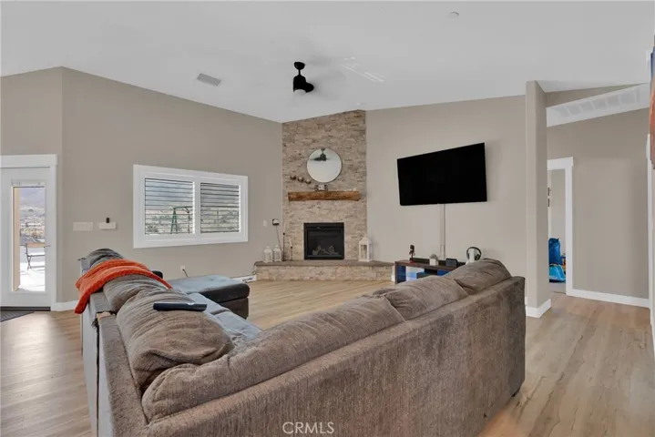 22445 Pacific Street, Apple Valley, California 92308