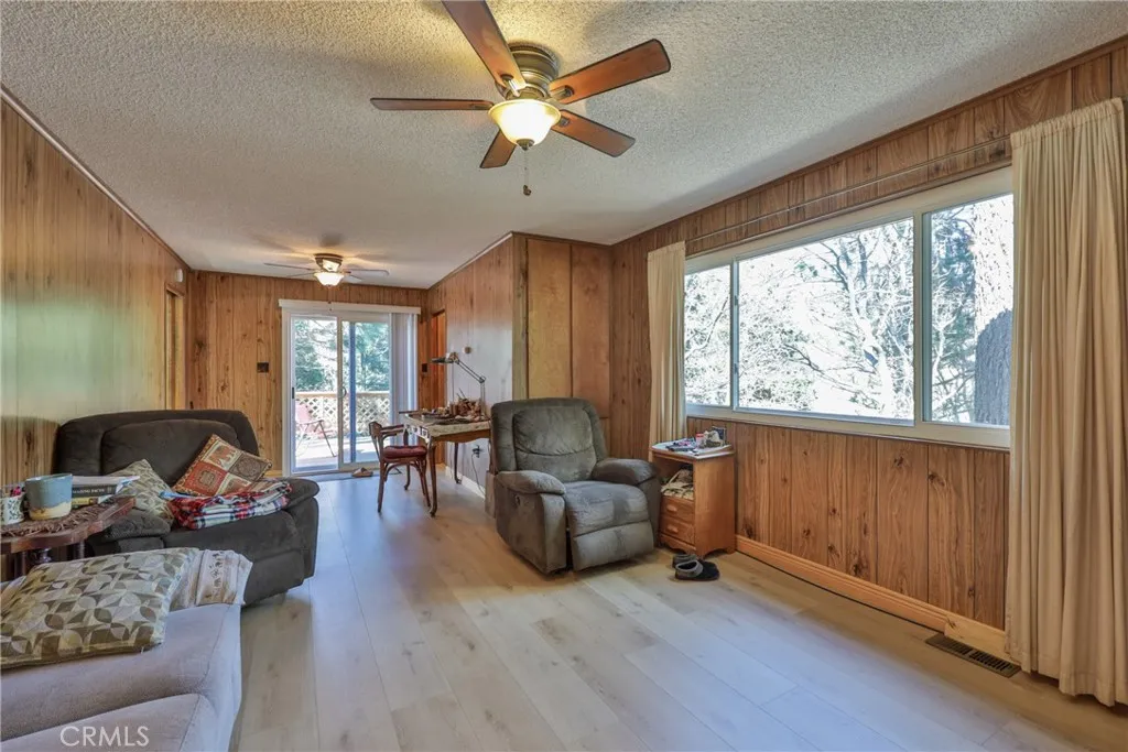 22945 Redwood Way, Crestline, California 92325 home-pic-13