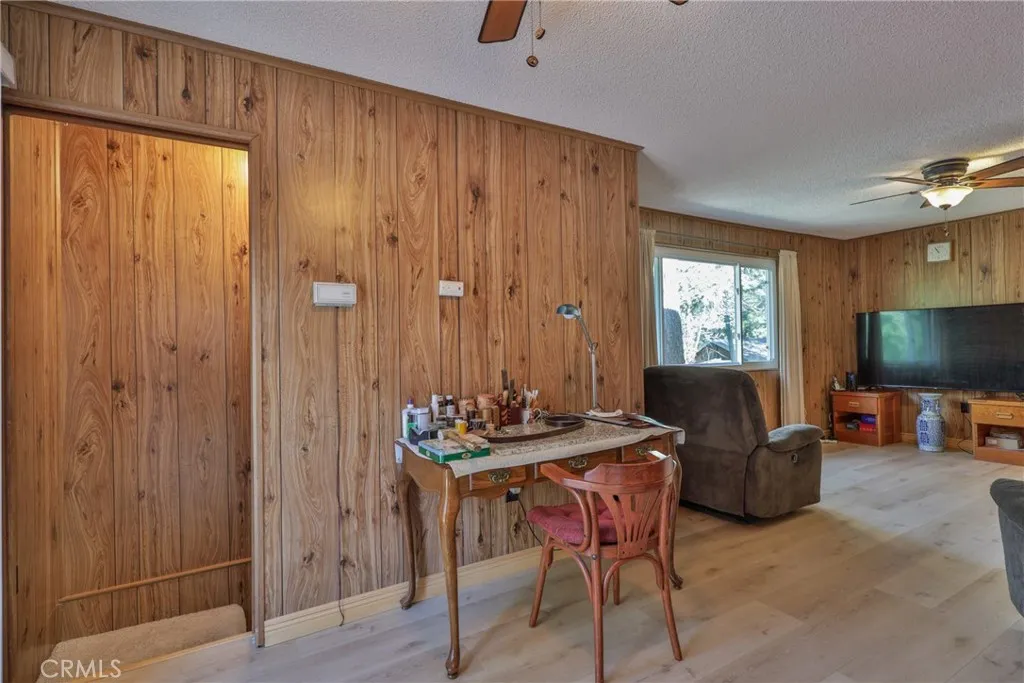 22945 Redwood Way, Crestline, California 92325 home-pic-15