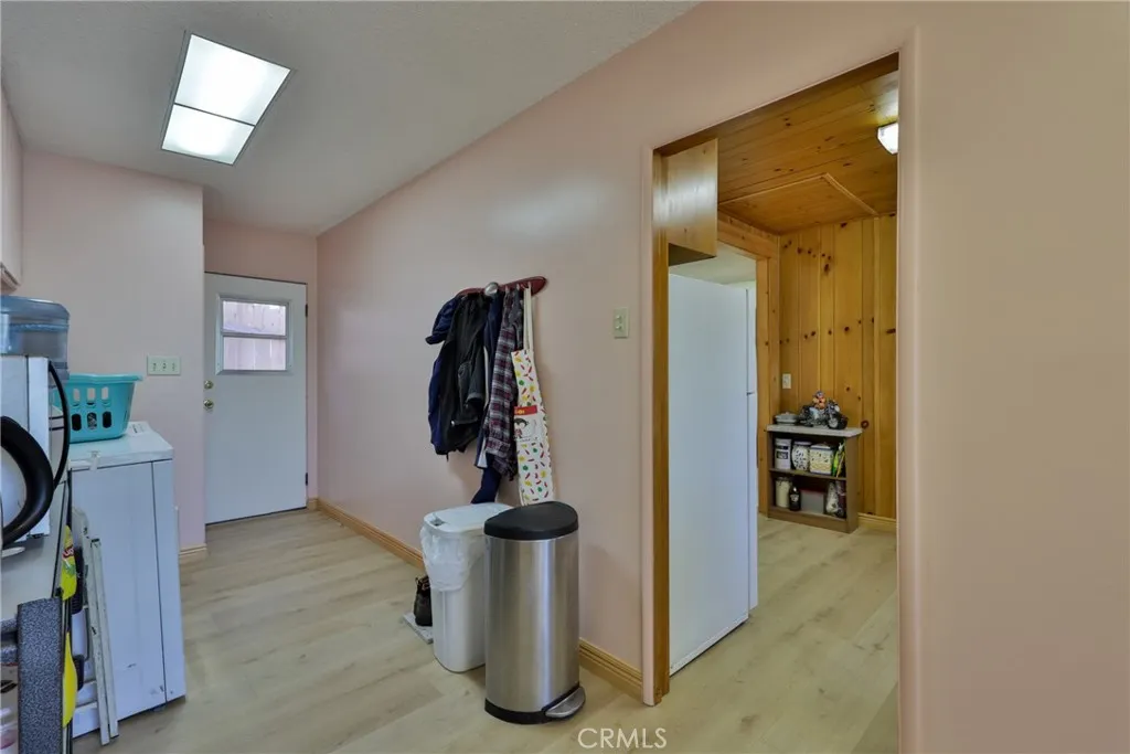 22945 Redwood Way, Crestline, California 92325 home-pic-23