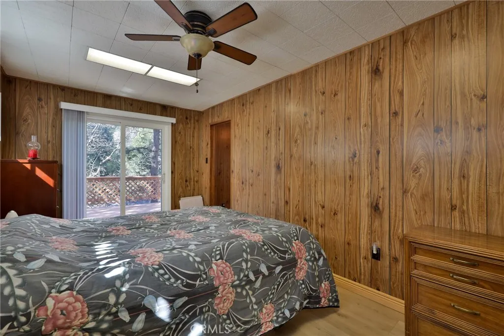 22945 Redwood Way, Crestline, California 92325 home-pic-32