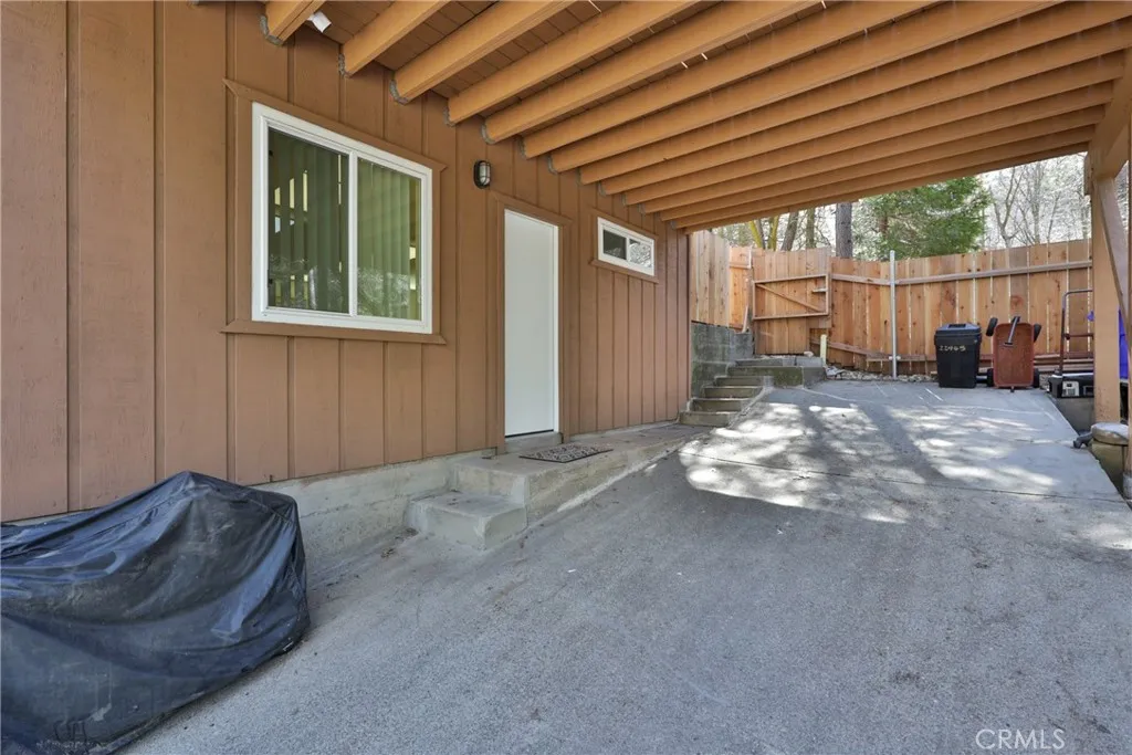 22945 Redwood Way, Crestline, California 92325 home-pic-8