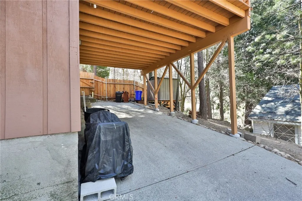 22945 Redwood Way, Crestline, California 92325 home-pic-9