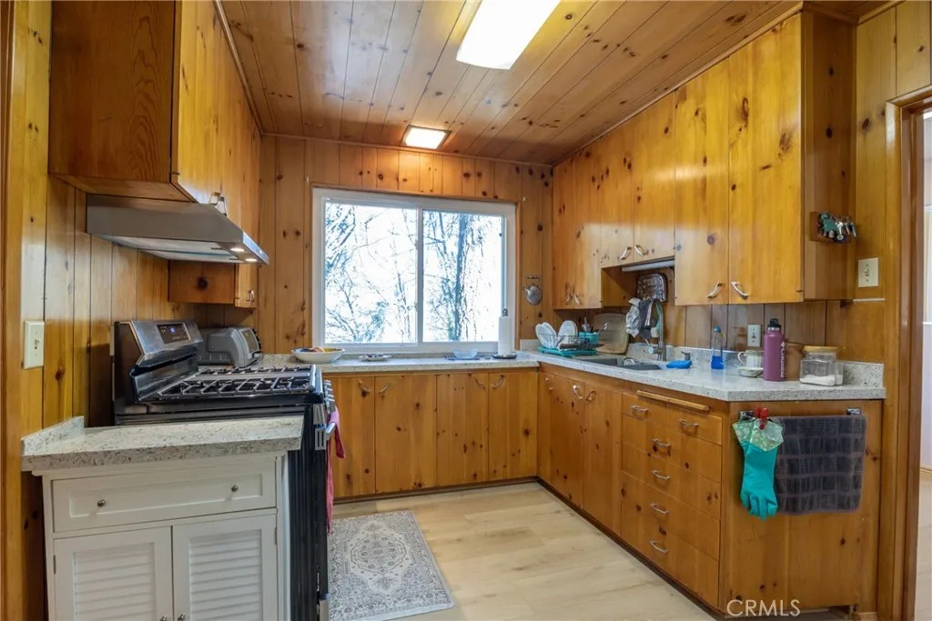 22945 Redwood Way, Crestline, California 92325 home-pic-17
