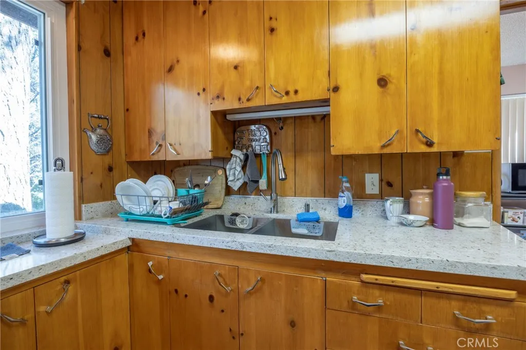 22945 Redwood Way, Crestline, California 92325 home-pic-19