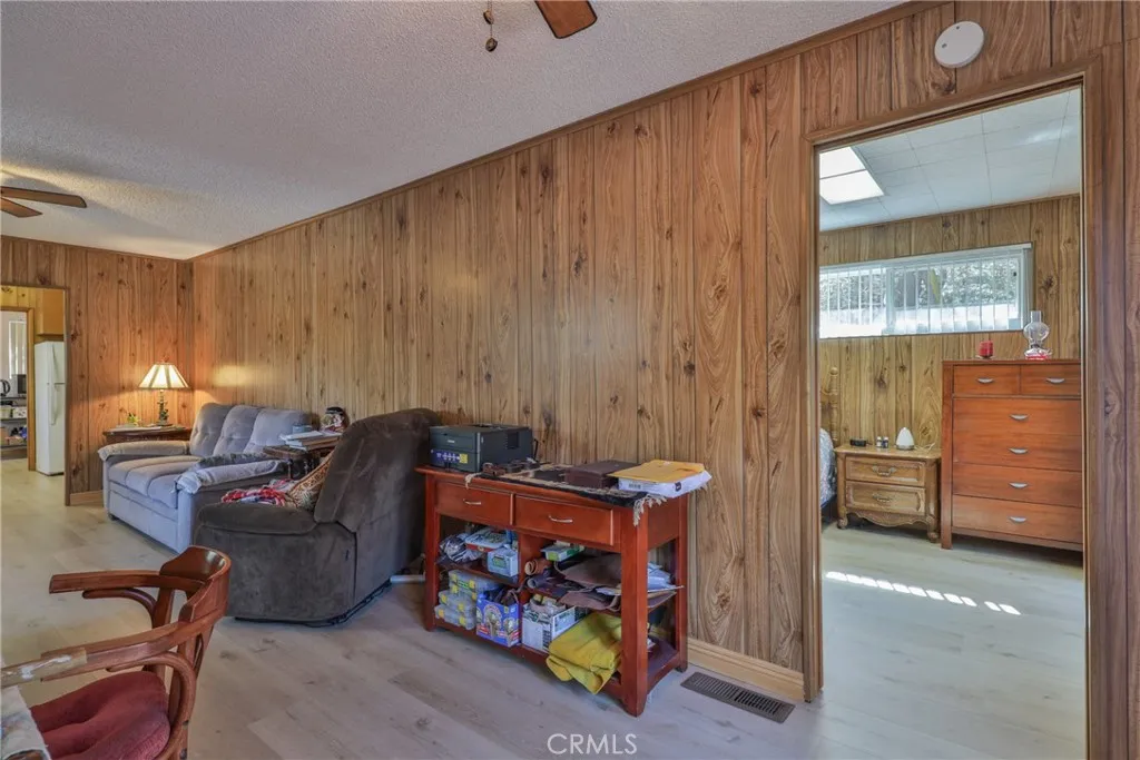 22945 Redwood Way, Crestline, California 92325 home-pic-16