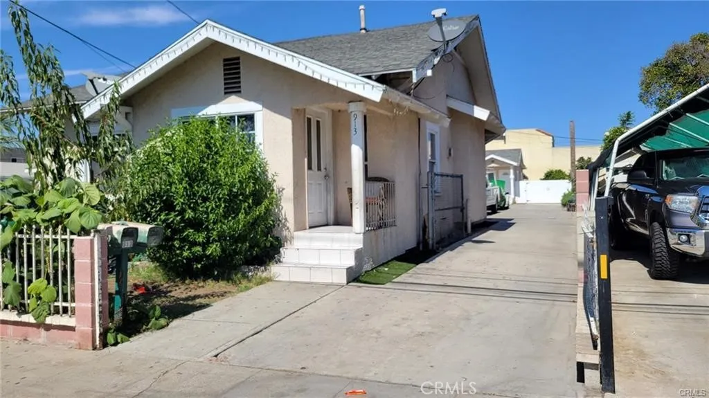 913 W Bishop Street, Santa Ana, California 92703 home-pic-0