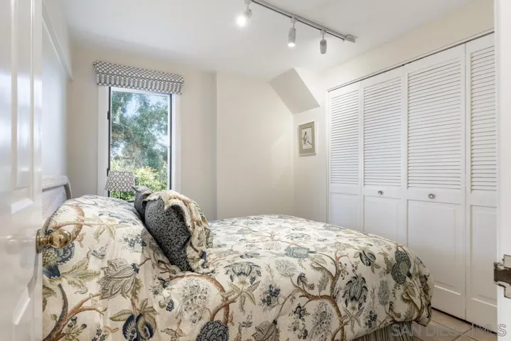 Separate Entrance Guest/Maids' Quarters