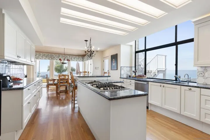 7272 Country Club Dr, La Jolla, California 92037