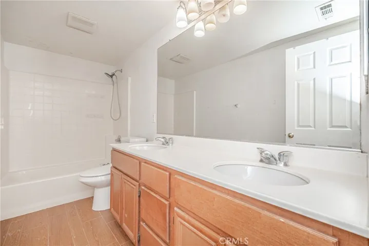 27 Ponte Loren, Lake Elsinore, California 92532