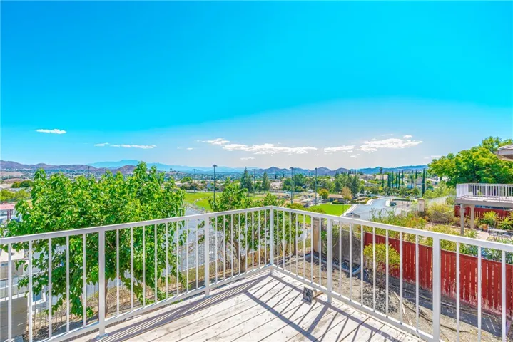 27 Ponte Loren, Lake Elsinore, California 92532
