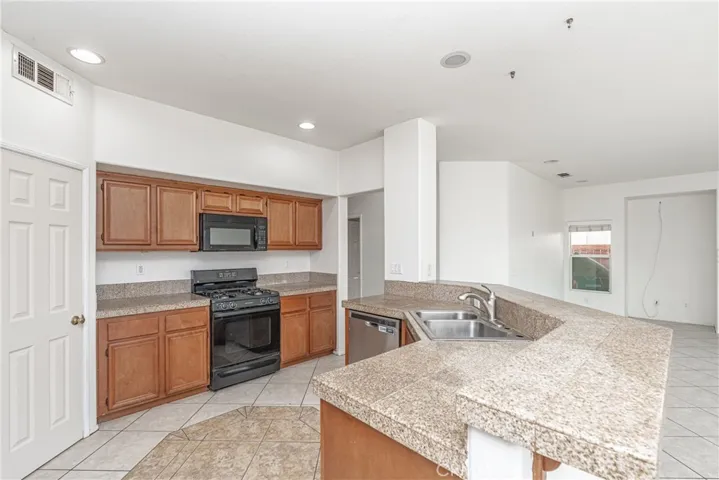 27 Ponte Loren, Lake Elsinore, California 92532