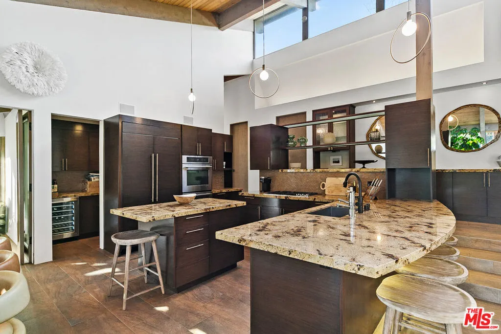 2121 Mckain Street, Calabasas, California 91302 home-pic-18